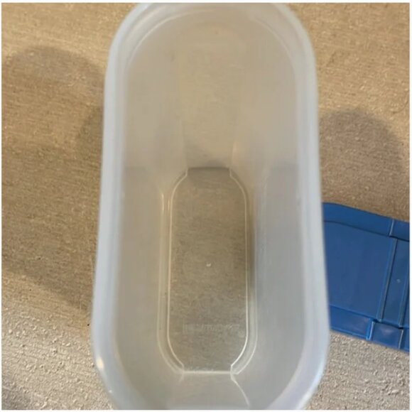 Set of 2 Tupperware 1846 Modular Mates Spice Blue Shakers with Lids Seals - Picture 5 of 15